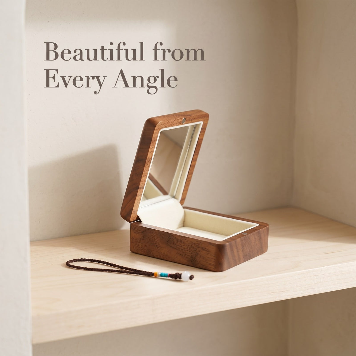 Walnut jewellery box seen from the side - Locket - MAHOOSIVE