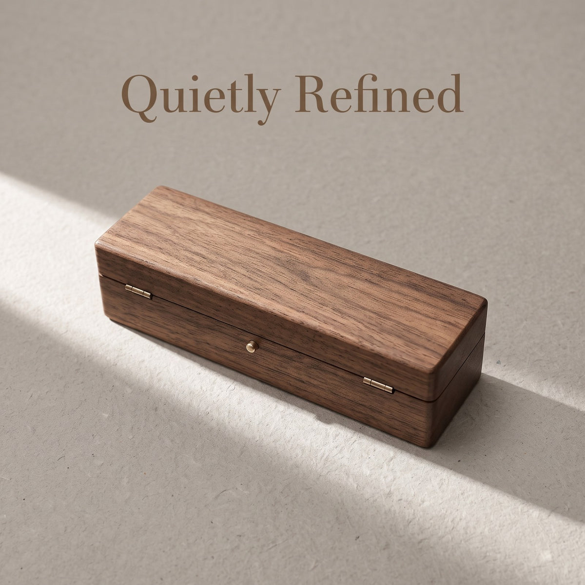 Walnut ring box closed, on a plain surface - Parallel - MAHOOSIVE