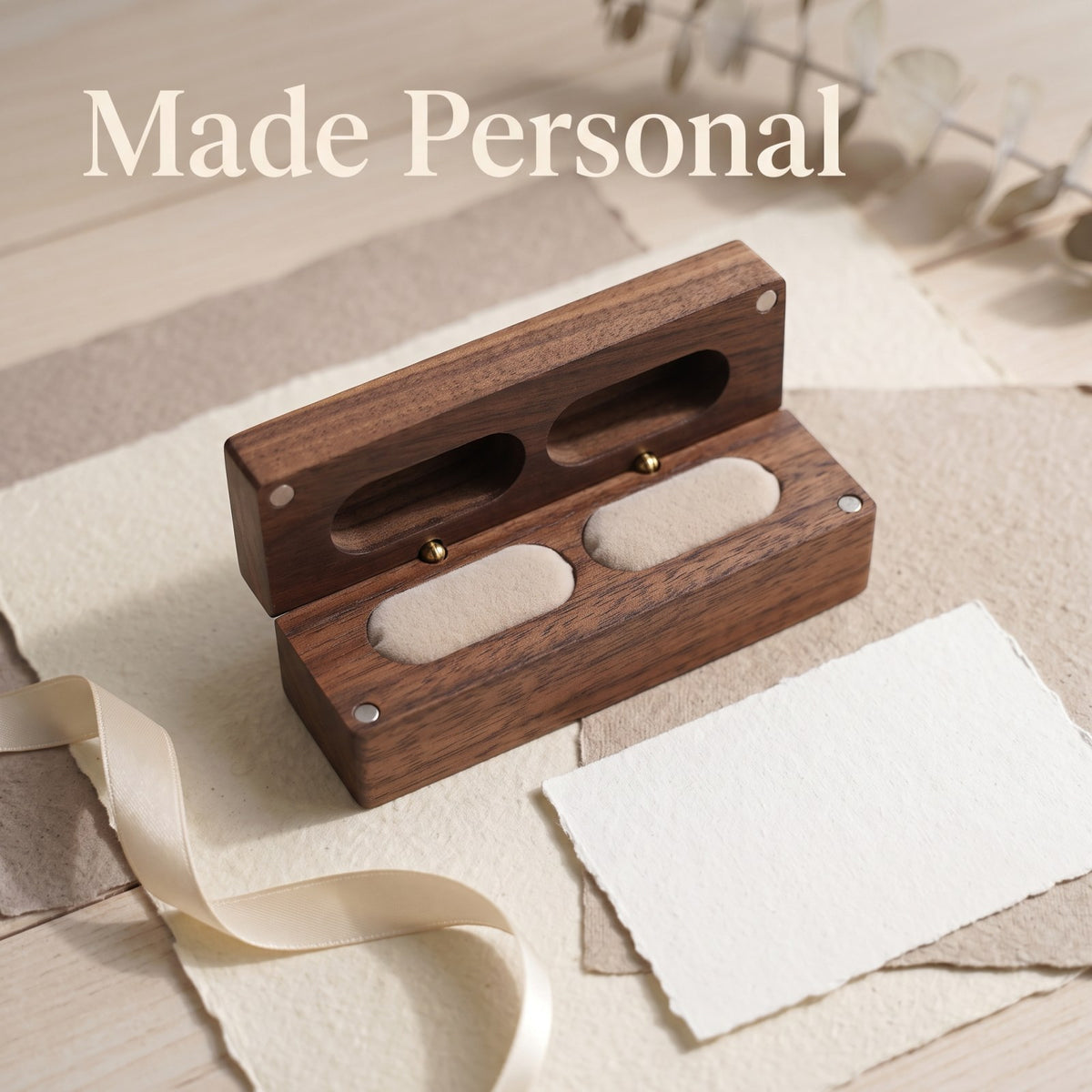 Walnut ring box with an engraved lid - Parallel - MAHOOSIVE