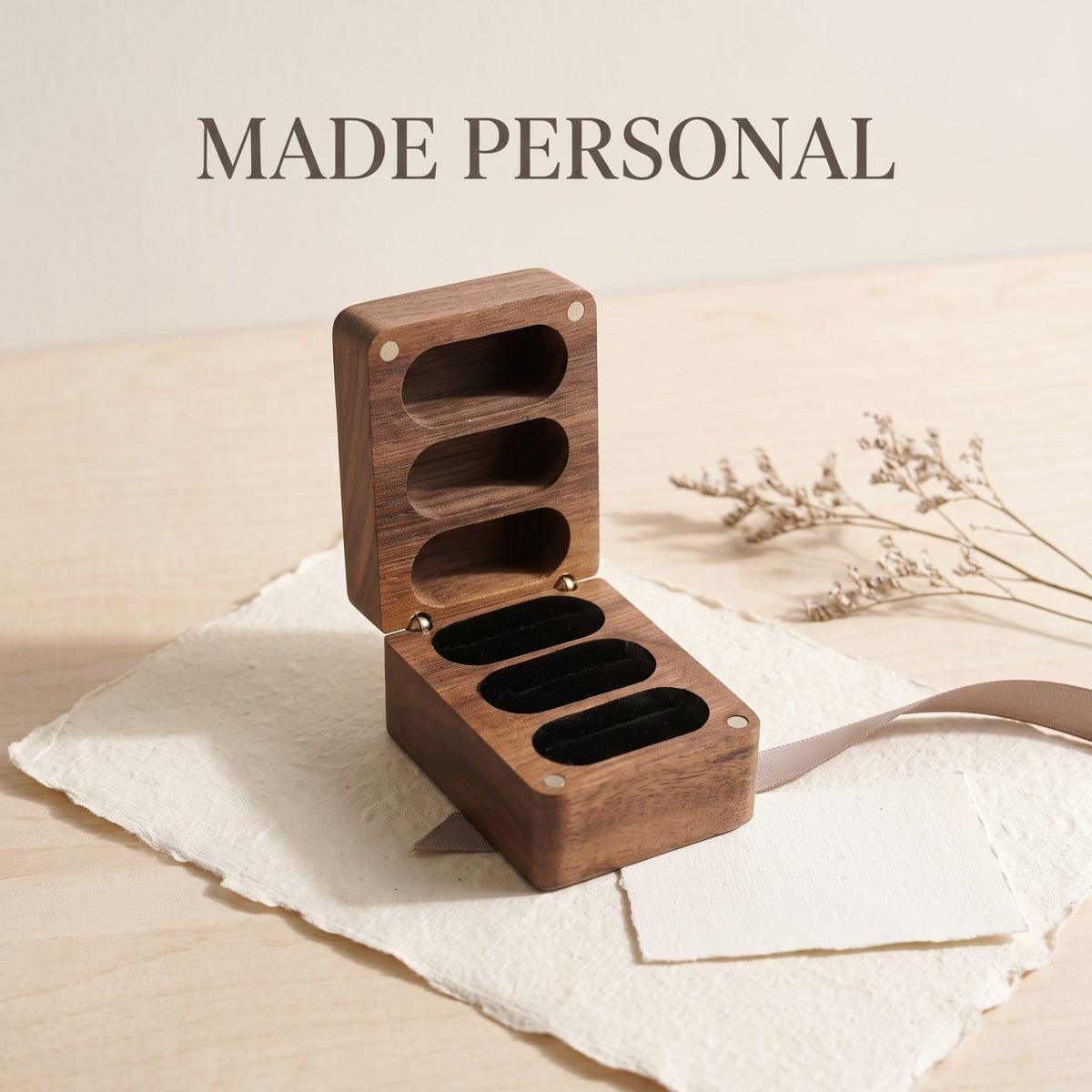 Walnut ring box with an engraved lid - Trio - MAHOOSIVE