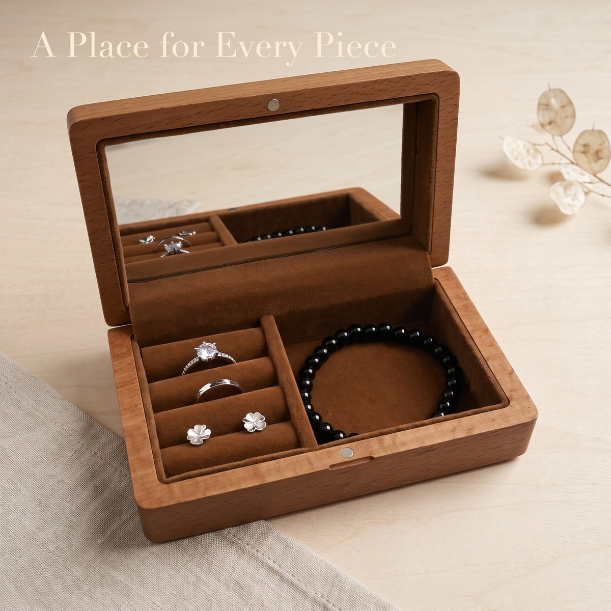 Walnut jewellery box showing the divided compartments - Vitrine - MAHOOSIVE