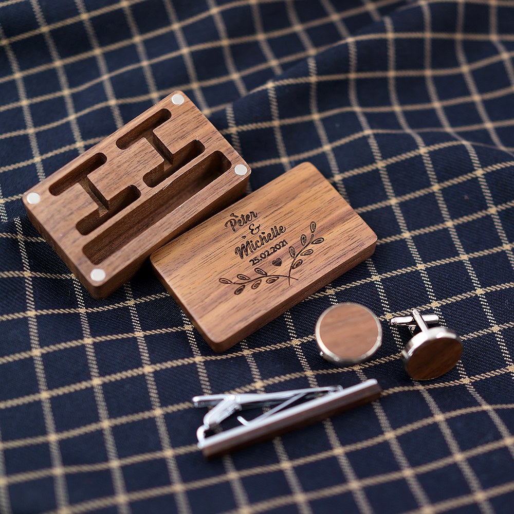 Walnut box with cufflinks and a 55mm tie bar - MAHOOSIVE